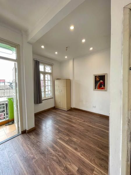 CHO THUÊ PHÒNG ĐẸP TẦNG 3 Nhà mặt đường 490 đường Bạch Đằng-Quận Hoàn Kiếm- Hà Nội