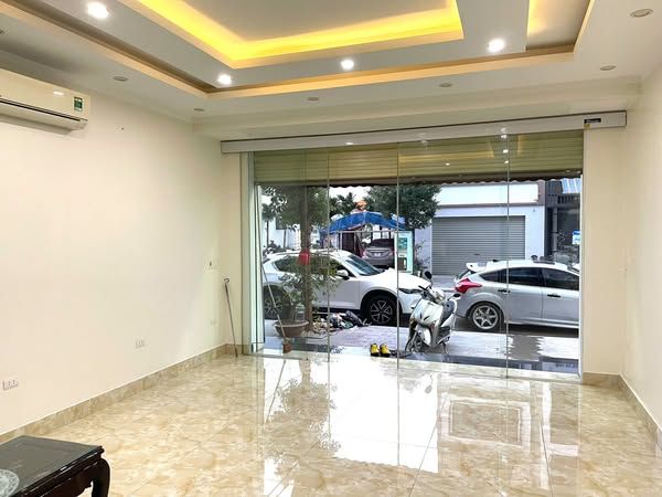 Do gia đình chưa có nhu cầu sử dụng nên cần cho thuê nhà cả căn và mặt bằng shop house Vincom