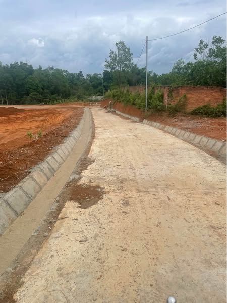 BÁN ĐẤT BẢN KHÁ PHƯỜNG NAM THANH Cách nghĩa trang LIỆT SỸ,cách đồi A1,1km