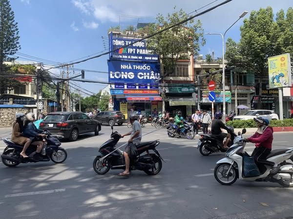 Chính chủ cho thuê nhà mặt tiền Nguyễn Ái Quốc cách chợ Tân Phong 200m.