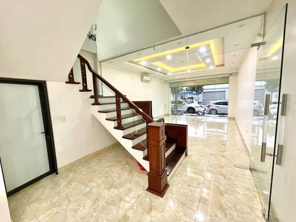 Do gia đình chưa có nhu cầu sử dụng nên cần cho thuê nhà cả căn và mặt bằng shop house Vincom