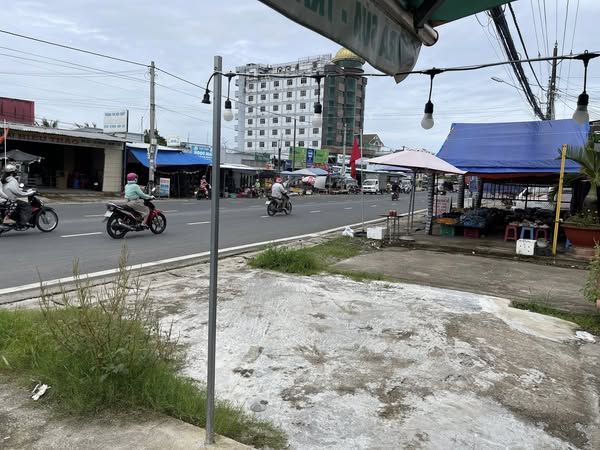 Em cần cho thuê căn nhà ngay chợ tự phát phường an xuyên, Cà Mau
