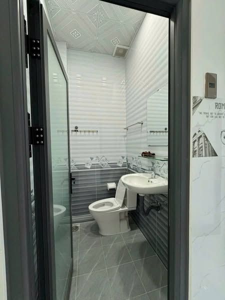 CHO THUÊ NHÀ MẶT TIỀN MỚI TINH SẠCH SẼ PHƯỜNG LONG CHÂU VĨNH LONG phường 2 cũ