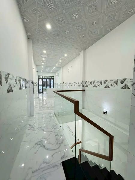 CHO THUÊ NHÀ MẶT TIỀN MỚI TINH SẠCH SẼ PHƯỜNG LONG CHÂU VĨNH LONG phường 2 cũ