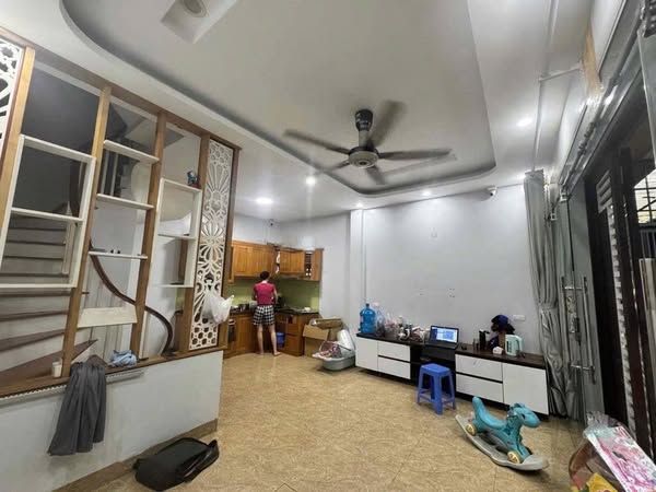Cho thuê nhà nguyên căn ngõ 296 Đường Lĩnh Nam, Phường Lĩnh Nam, Quận Hoàng Mai, Hà Nội