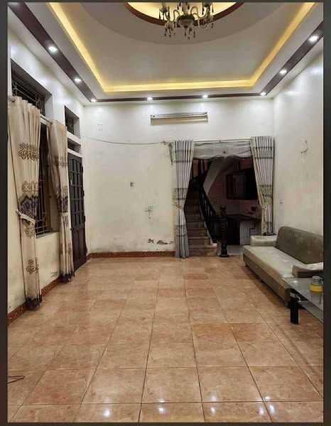 Cho thuê nhà 3 tầng đường Phan Đình Phùng, dt 70m2 gồm 3pn 2wc. Giá 4tr/ tháng