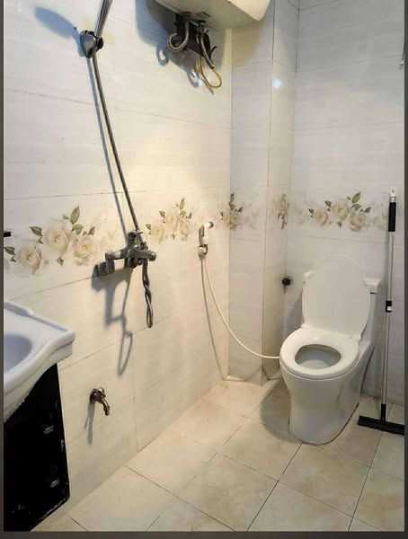 Cho thuê nhà 3 tầng đường Phan Đình Phùng, dt 70m2 gồm 3pn 2wc. Giá 4tr/ tháng