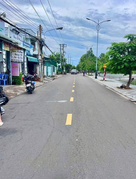 Bán Lô Đất Thổ Cư Vị Trí Đẹp...Mặt tiền vừa kinh doanh vừa View Thẳng Hồ Tôm Văn Thánh - Phú Tài