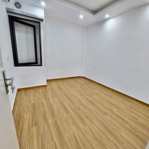 NHÀ 39M2, 5 TẦNG, LÔ GÓC, NGÕ THÔNG, Ô TÔ ĐỖ CỔNG, MỚI KOONG, GẦN NGÃ TƯ SỞ, THANH XUÂN