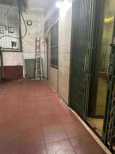 Cho thuê nhà 3 tầng đường Phan Đình Phùng, dt 70m2 gồm 3pn 2wc. Giá 4tr/ tháng