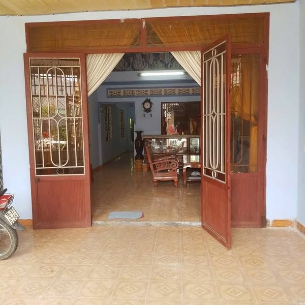 Cho thuê nhà nguyên căn , full nội thất dt 120m2 tại hẻm oto Nguyễn Công Phương T.p Quảng Ngãi