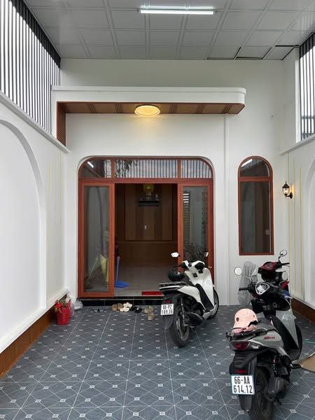 CHO THUÊ NHÀ NGUYÊN CĂN 3 PHÒNG NGỦ – NGANG 5M, DÀI 32M – RỘNG RÃI, THOÁNG MÁT