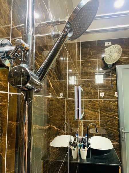 NHÀ LẦU MỚi ĐƯỜNG CÔ GIANG 8m - GẦN BIỂN - THANH HẢI - PHAN THIẾT - BÌNH THUẬN.