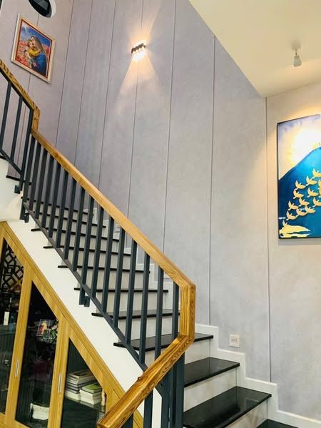 NHÀ LẦU MỚi ĐƯỜNG CÔ GIANG 8m - GẦN BIỂN - THANH HẢI - PHAN THIẾT - BÌNH THUẬN.