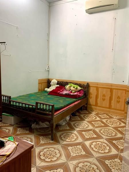 Cho thuê nhà cấp 4 đầy đủ tiện nghi .tủ lạnh, điều hoà,nóng lạnh,bàn ghế, giường tủ