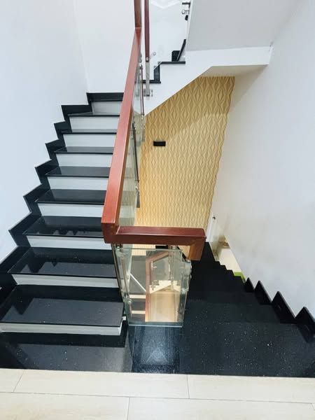 BÁN NHÀ MẶT TIỀN - BÀ ĐIỂM - HÓC MÔN - NHÀ ĐẸP BTCT 4 TẦNG CHỈ 7 TỶ TL.