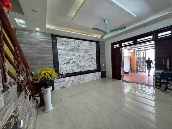 Chính chủ em chuyển công tác về việt trì muốn bán nhà 3 tầng chục chính ngõ 18 Tôn Đức Thắng