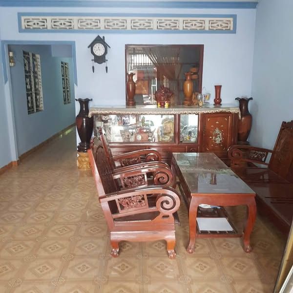 Cho thuê nhà nguyên căn , full nội thất dt 120m2 tại hẻm oto Nguyễn Công Phương T.p Quảng Ngãi