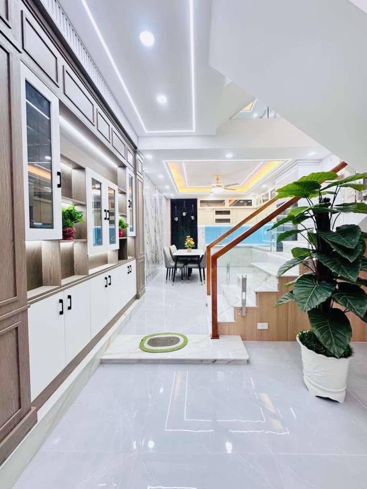 Nhà mới hxh full nt 57m2-5tang sát mt Huỳnh Thị Hai Q12 , liền kề chợ Ngã 3 Bầu , 6 tỷ 0932030061