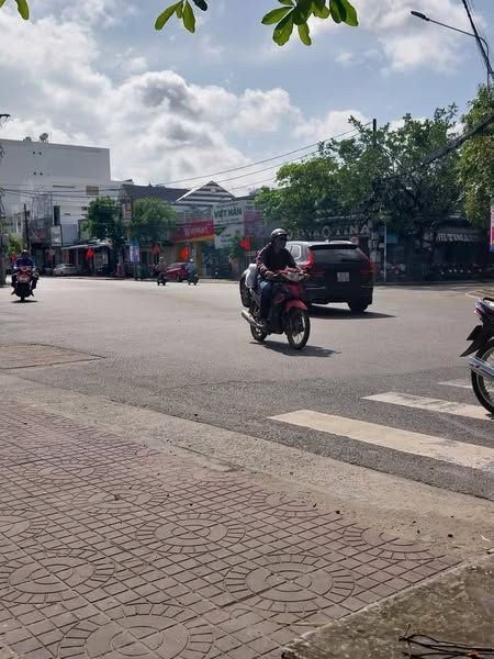 Em có nhà cho thuê đường hùng vương p5 cũ, đối diện chi cục kiểm lâm