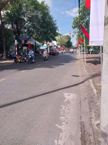 Em có nhà cho thuê đường hùng vương p5 cũ, đối diện chi cục kiểm lâm