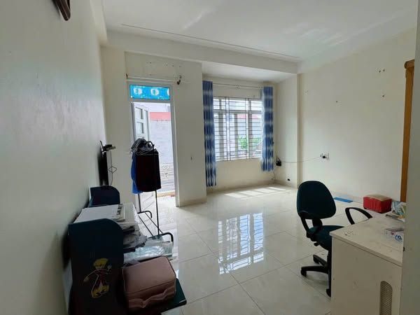 Chính chủ em chuyển công tác về việt trì muốn bán nhà 3 tầng chục chính ngõ 18 Tôn Đức Thắng
