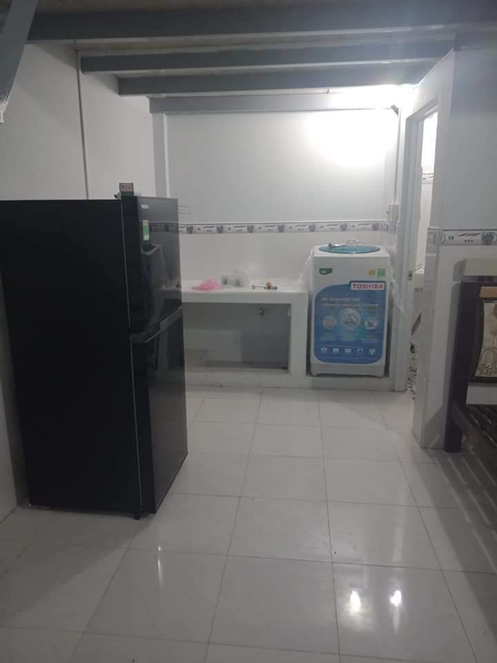 chúng tôi cho thuê phòng trọ đầy đủ tiện nghi: máy lạnh, tủ lạnh, máy nước nóng, bếp mini