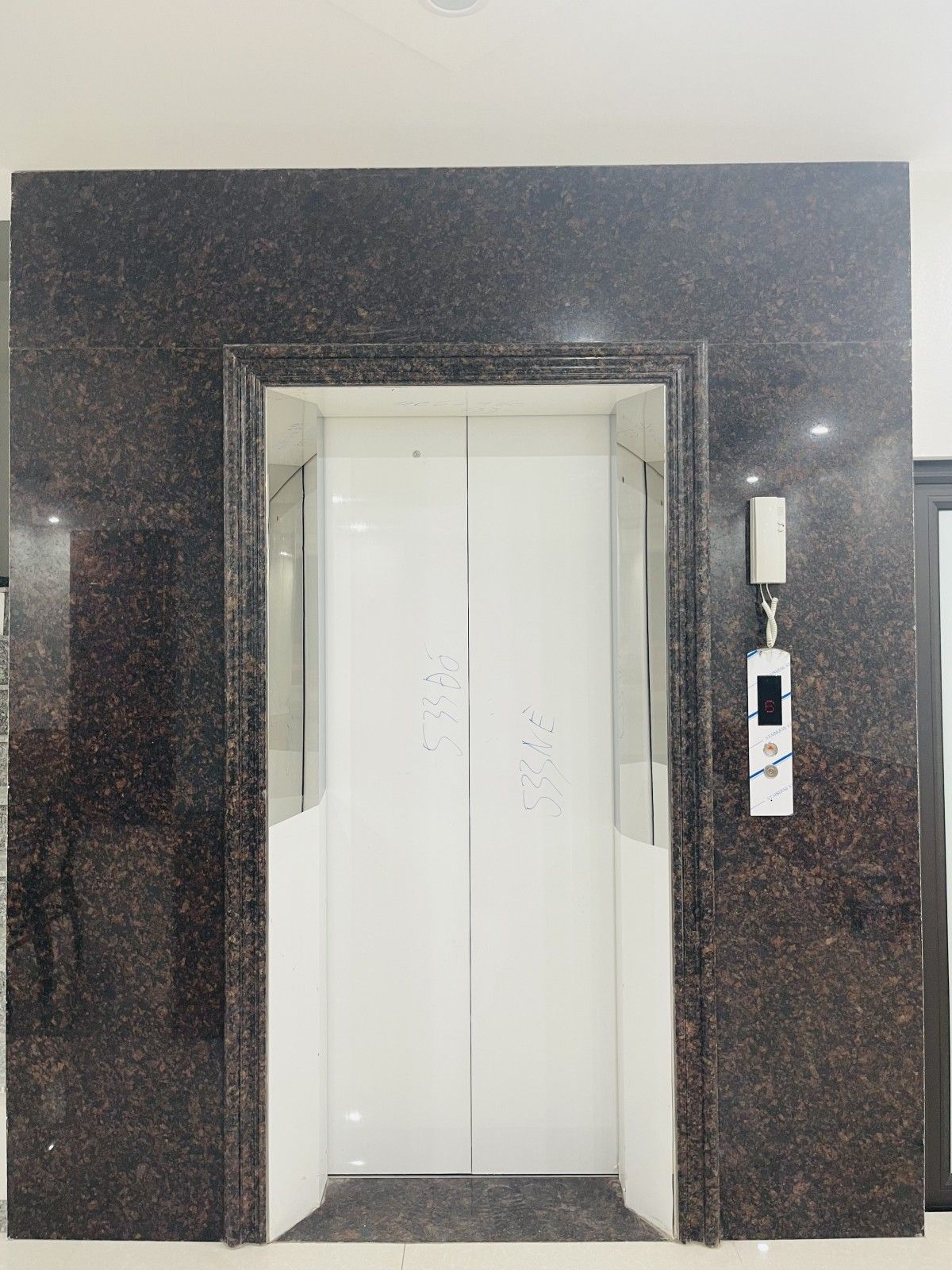 NHÀ DÒNG TIỀN MỚI 13 PHÒNG FULL ĐỒ - CÁC PHÒNG THOÁNG SÁNG VÔ CÙNG - 7 TẦNG THANG MÁY.