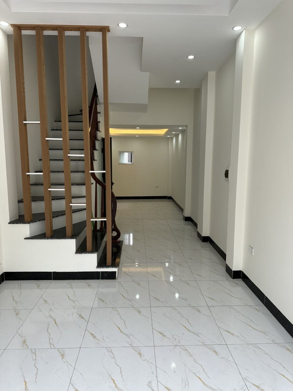 Bán Nhà đẹp giáp Nhổn❗️vài bước ra ô tô DT 38m2 x 4 tầngTK 4PN giếng trời thoáng mát