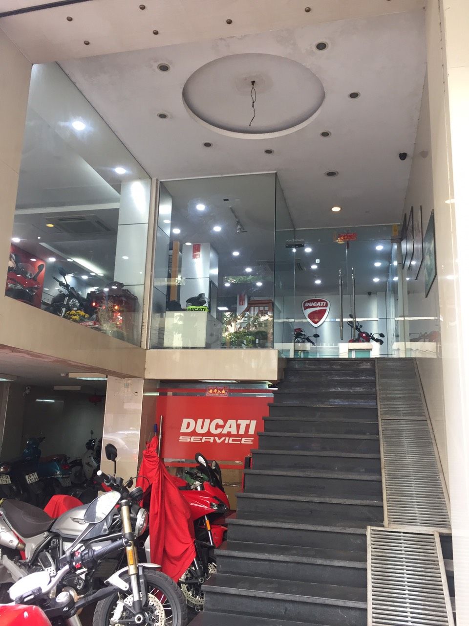 CHO THUÊ NHÀ MẶT PHỐ BÀ TRIỆU, HN, DIỆN TÍCH 170M, TẦNG 1, MT 10M :LH 0971830338