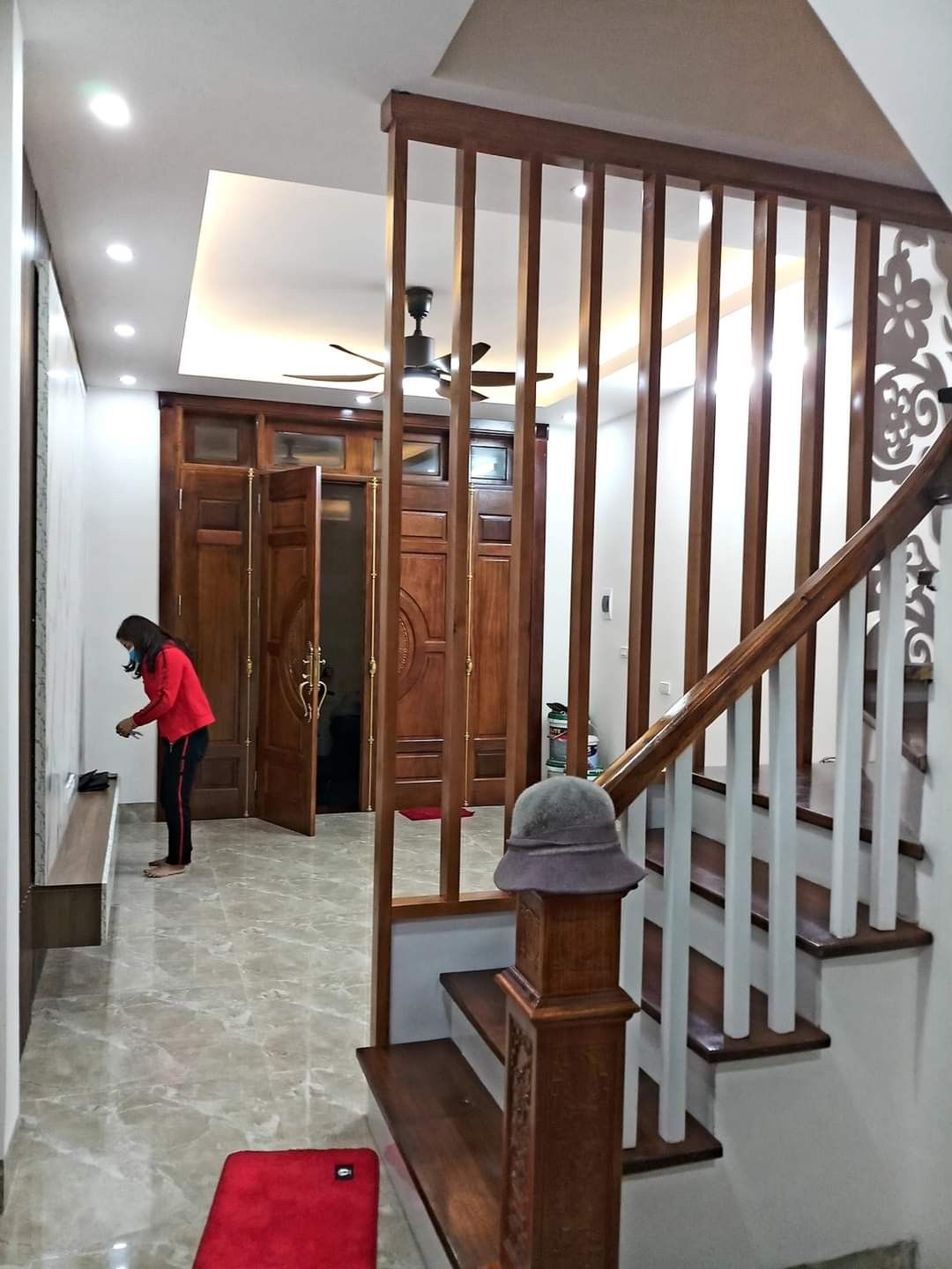 Nhà khung bê tông 5 tầng mới hoàn thiện, mỗi tầng 1 phòng 1 phụ, tổng 3 ngủ, ngõ xe máy tránh