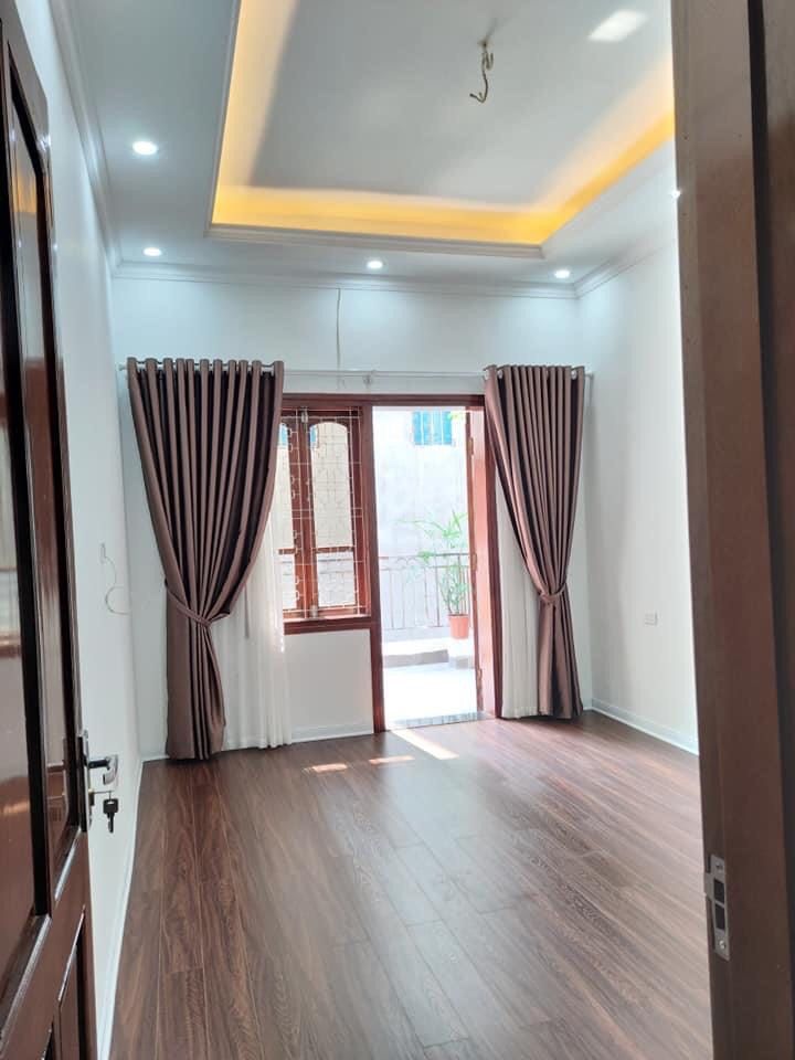 Chính chủ bán nhà 5 tầng Lê Hồng Phong ,Hà đông,giá rẻ, MT 5m,kinh doanh, ngõ thông.