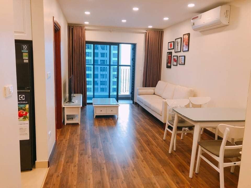 GOLMARK EM LẠI RA CĂN HỘ cho thuê tiểu học 2 phòng ngủ 2 vệ sinh 1 khách full đồ