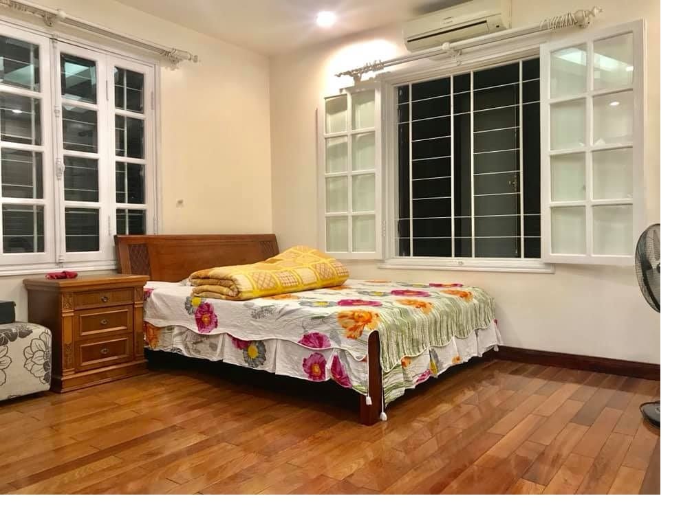 Nhà Trần Quốc Hoàn kinh doanh, phân lô, 2 ô tô tránh, nhà mới, nội thất đẹp.