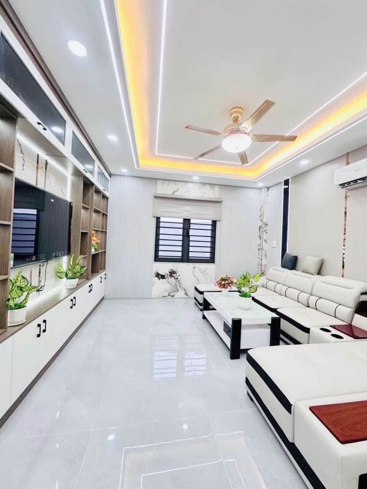 Nhà mới hxh full nt 57m2-5tang sát mt Huỳnh Thị Hai Q12 , liền kề chợ Ngã 3 Bầu , 6 tỷ 0932030061
