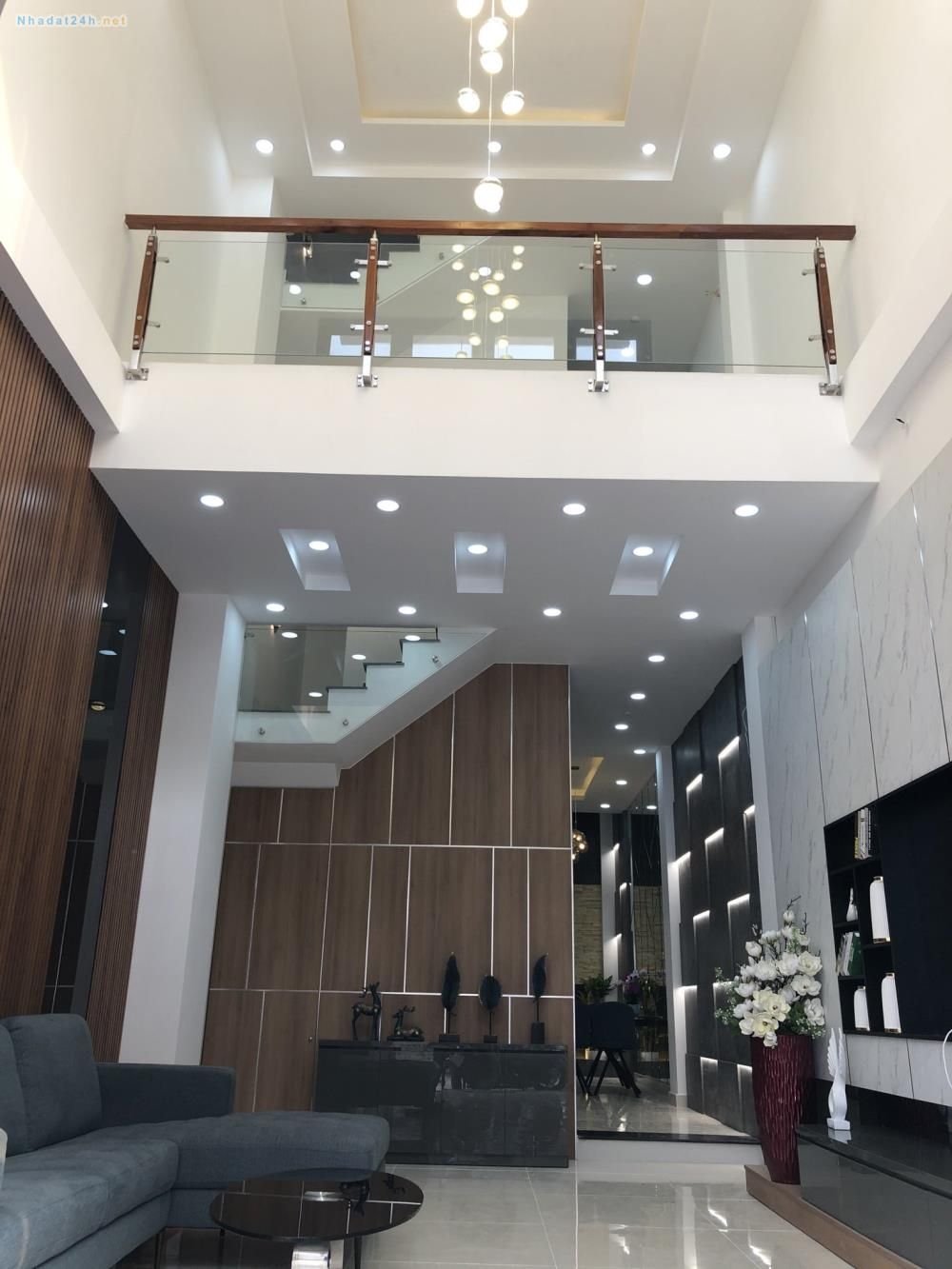 BÁN NHÀ 5 LẦU -