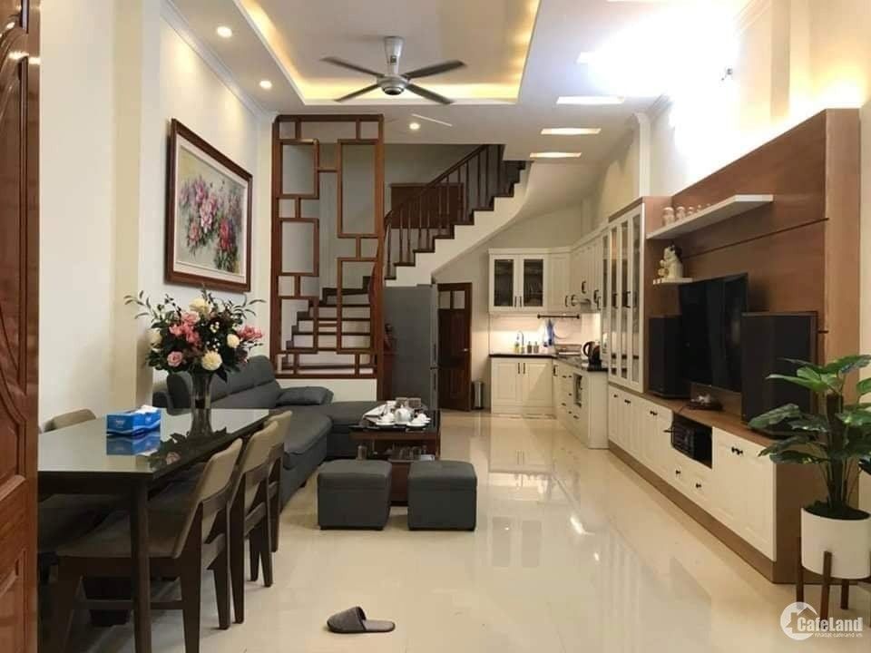 Nhà Trần Quốc Hoàn kinh doanh, phân lô, 2 ô tô tránh, nhà mới, nội thất đẹp.