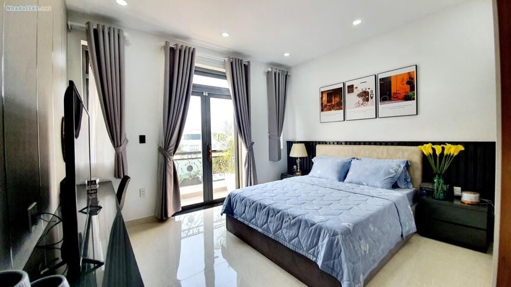 BÁN NHÀ 5 LẦU -