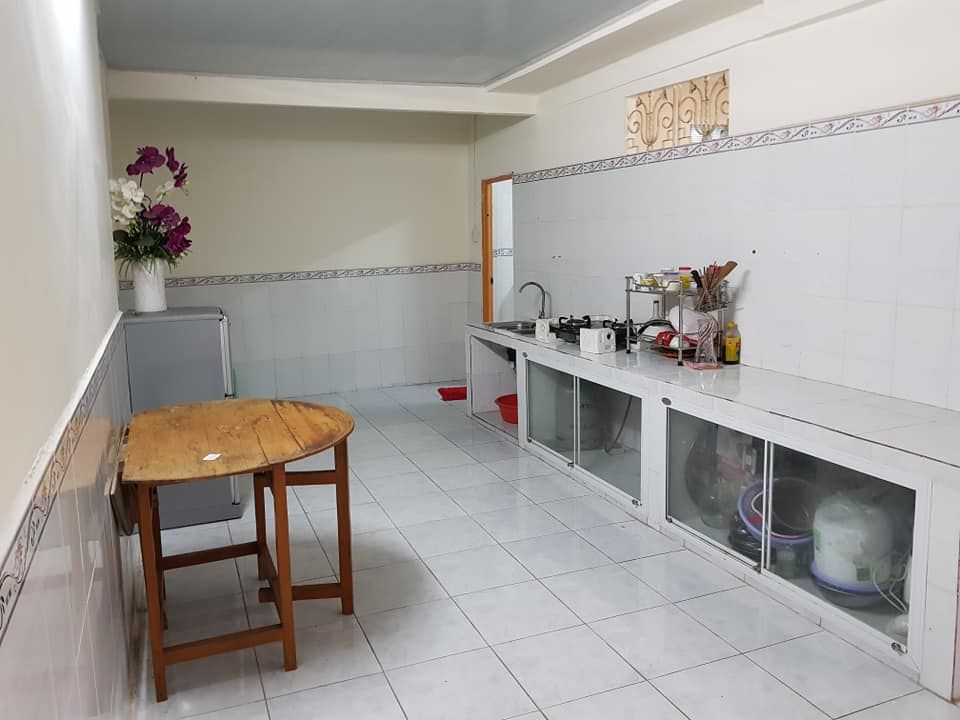 Nhà cho thuê nguyên căn 1 trệt 1 lầu;01 phòng khách,03 phòng ngủ,02 nhà vệ sinh,có sân rộng để ô tô