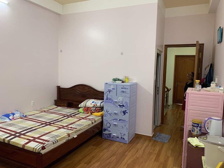 Tôi chính chủ cần bán gấp căn nhà như hình sao lưng chợ Bình Chánh,