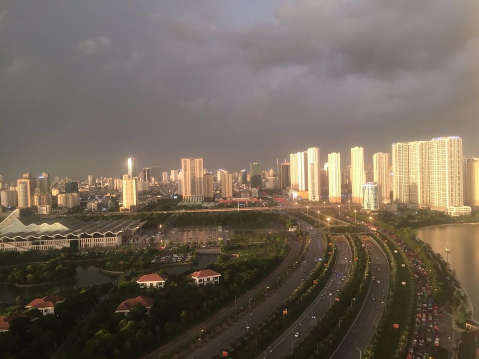 Chuyển nhượng căn 3pn,2vs Tòa G1 Vinhomes green bay 92m, ban công đông nam