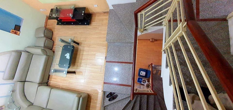 Chủ cần bán gấp.Nhà lệch tầng. 36m2. 4 ngủ.Để lại nội thất.