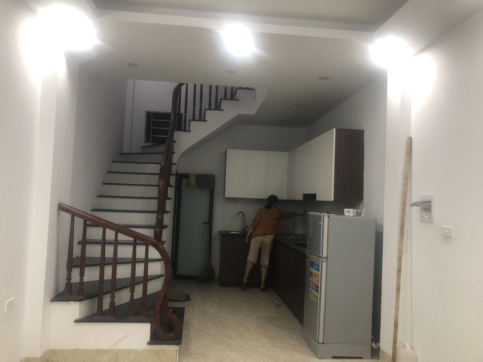 Ô TÔ ĐỖ CỬA- NGÕ THÔNG- 5M Ô TÔ TRÁNH ĐỖ NGÀY ĐÊM- 5 TẦNG MỚI- 2 THOÁNG