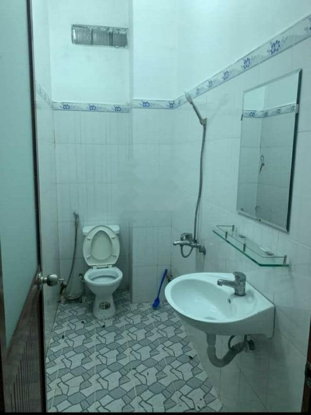 Cho thuê nhà Mã Lò, HXH Bình Tân.Diện tích: 4.5x17 trêt lầu sân thượng, hẻm 6m. 6pn, 4 tolet