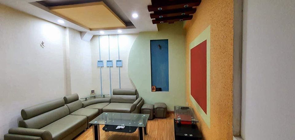 Chủ cần bán gấp.Nhà lệch tầng. 36m2. 4 ngủ.Để lại nội thất.