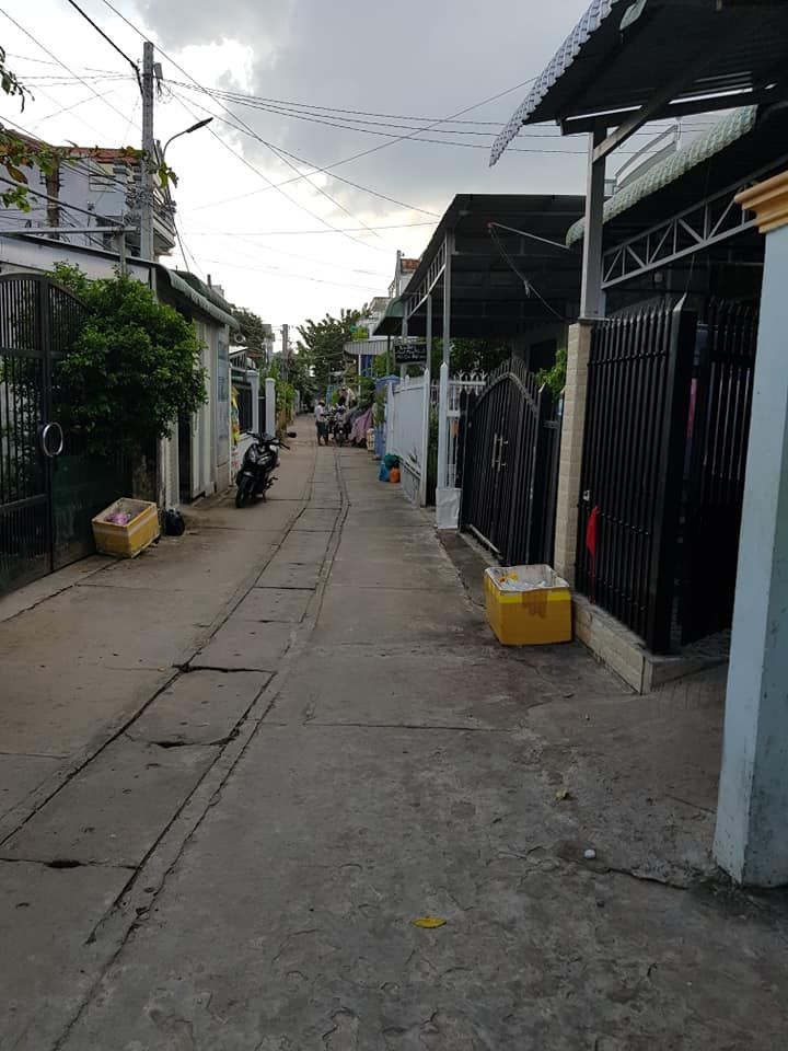 Nhà cho thuê nguyên căn 1 trệt 1 lầu;01 phòng khách,03 phòng ngủ,02 nhà vệ sinh,có sân rộng để ô tô