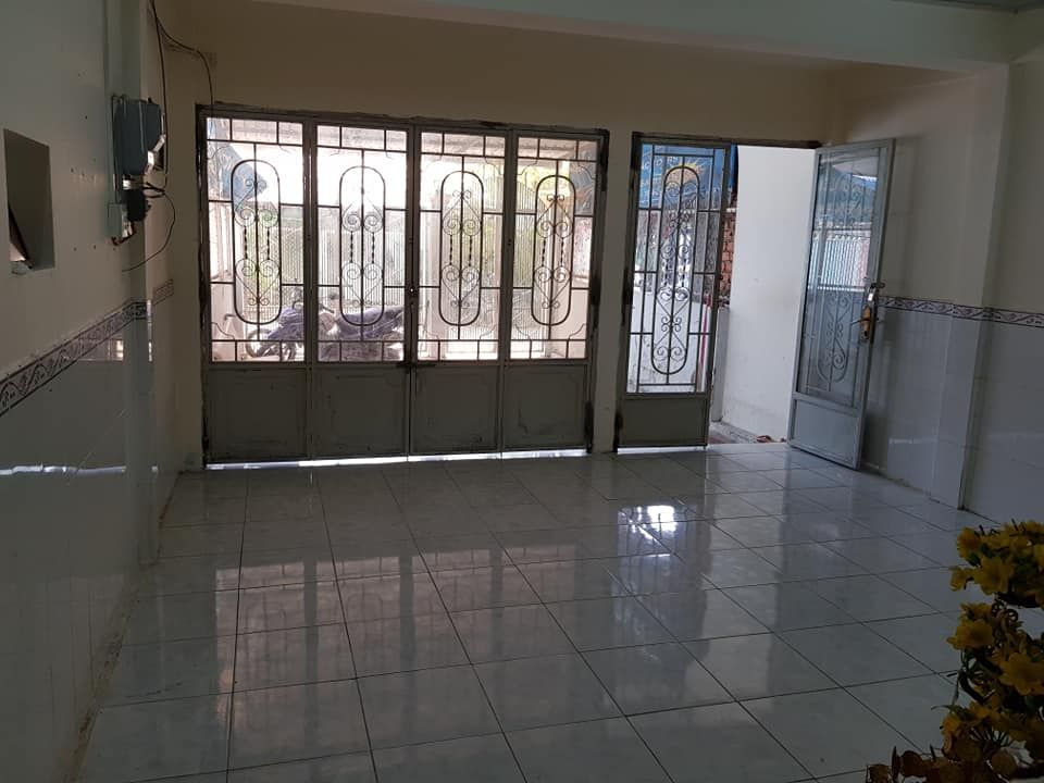 Nhà cho thuê nguyên căn 1 trệt 1 lầu;01 phòng khách,03 phòng ngủ,02 nhà vệ sinh,có sân rộng để ô tô