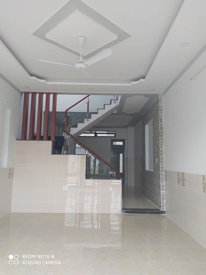 Nhà 1 trệt 1lầu , đúc 2 tấm Vị trí cách ngã tư Miếu Ông Cù 3p đi xe