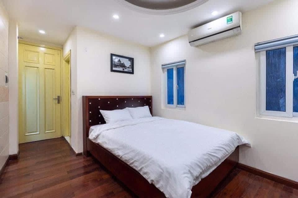 CỰC HIẾM NHÀ BÁN - GIỮA BÀ TRIỆU PHỐ HUẾ - 6 TẦNG SỪNG SỮNG - Ô TÔ ĐỖ CỔNG