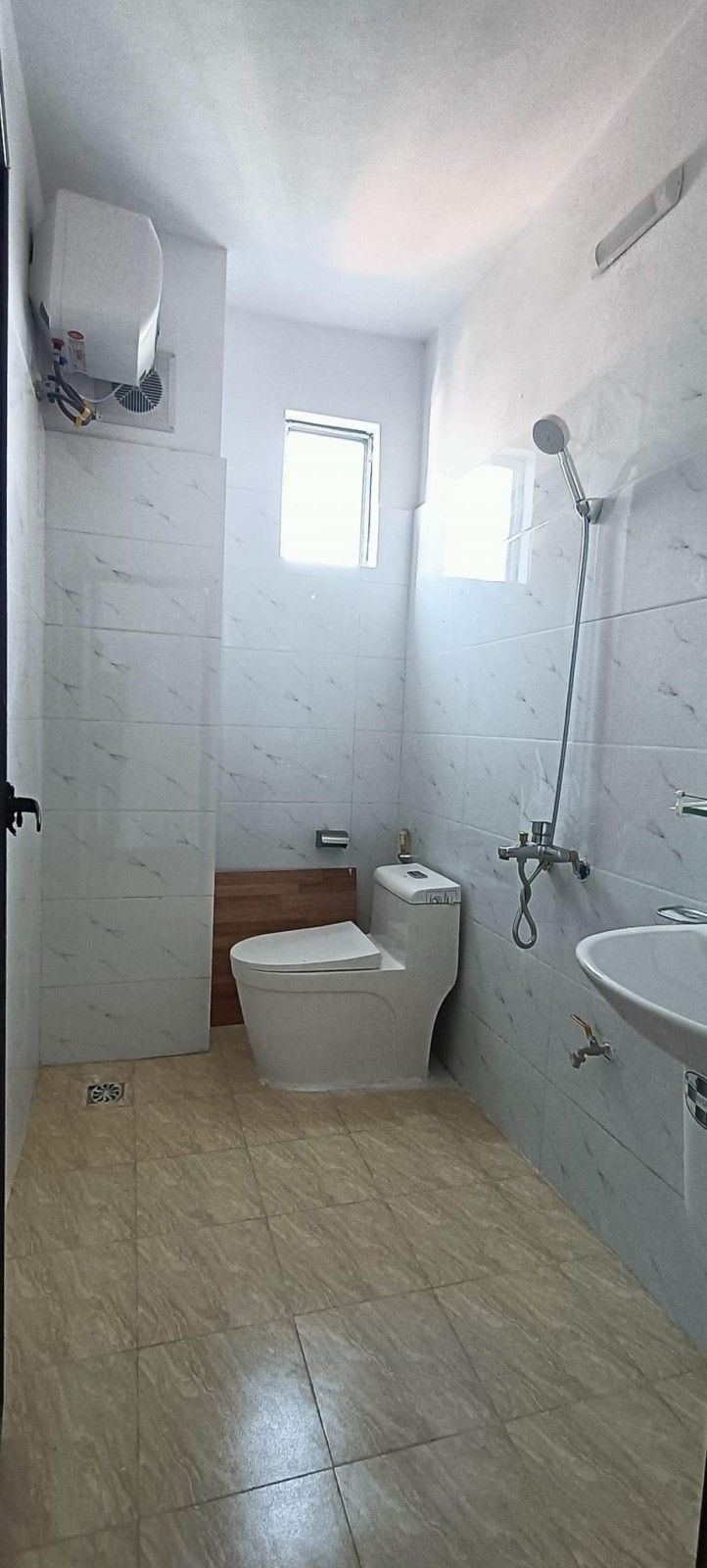 LÔ GÓC, NGÕ THÔNG, KINH DOANH NHỎ, HÀNG XÓM KHU ĐÔ THỊ, CÁCH 40M RA CHỖ Ô TÔ TRÁNH DỪNG ĐỖ NGÀY ĐÊM
